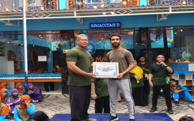 Kesan Mendalam Guest Teacher dari Yaman di MI Muhammadiyah 25 Surabaya